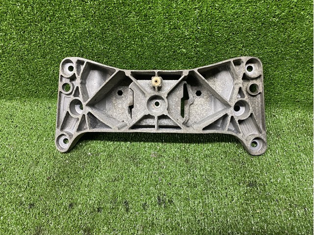Кріплення кпп 22316781222 BMW