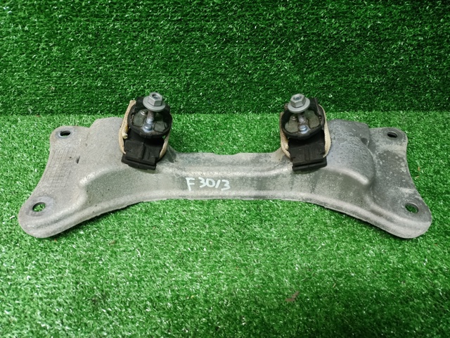 Балка кріплення коробки передач 22316796607 BMW