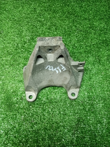 Кронштейн подушки коробки передач 22326781235 BMW