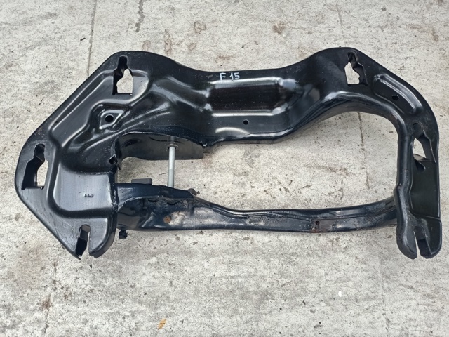 Кріплення кпп 22326854187 BMW