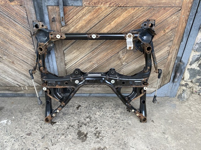 Передня балка 31106872118 BMW
