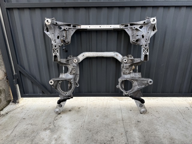 Передня балка 31106887340 BMW