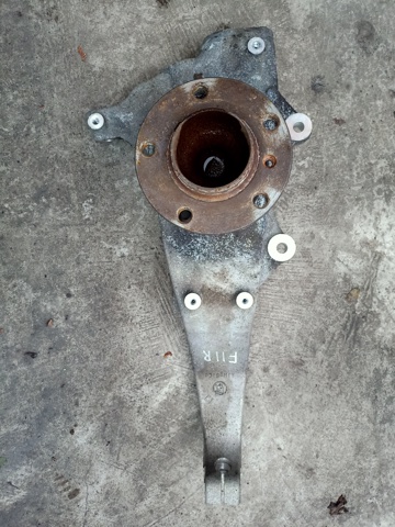 Цапфа поворотна права 31216775770 BMW