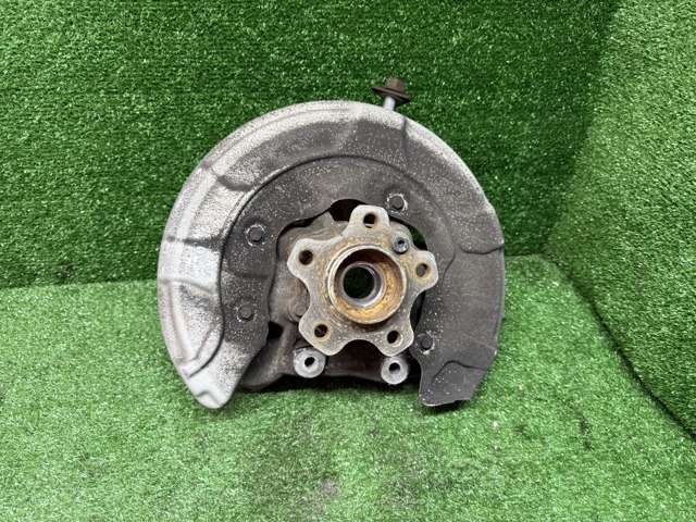 Кулак поворотний лівий 33306866335 BMW
