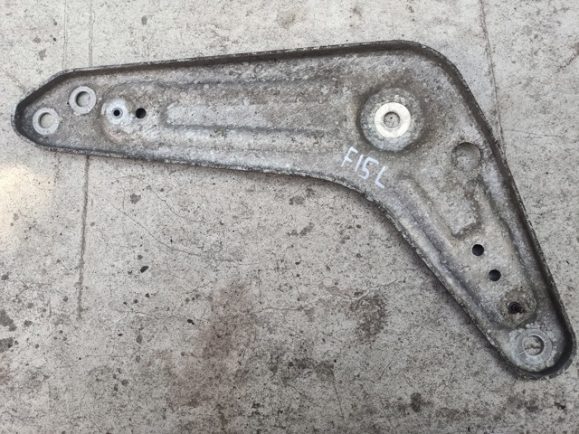 Кронштейн задньої балки 33306885675 BMW