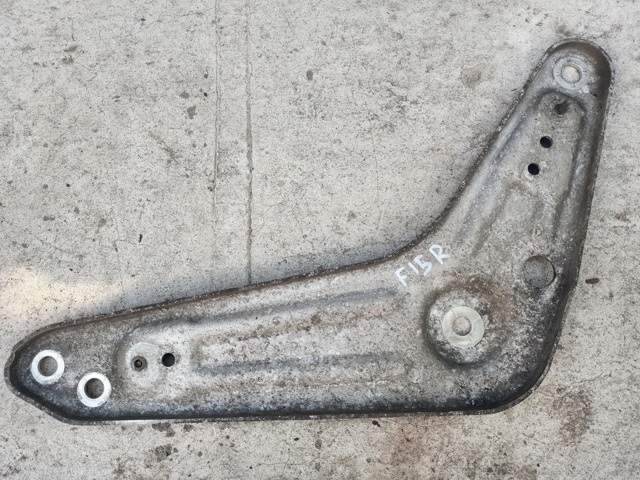 Кронштейн задньої балки 33306885676 BMW