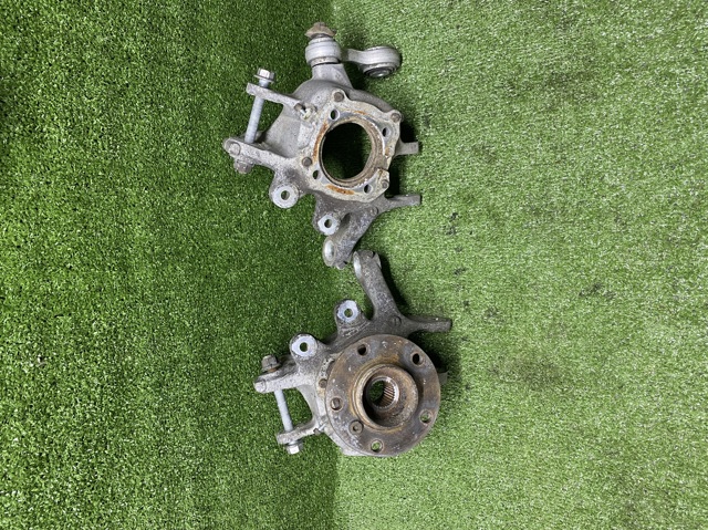 Кулак поворотний правий 33326793770 BMW