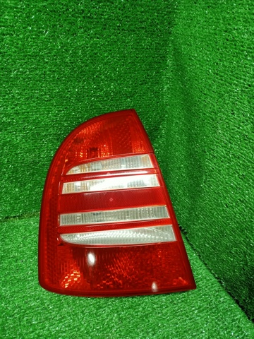 Задня ліва фара Skoda SuperB 1