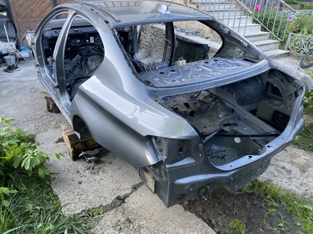 Бічна частина задня ліва 41217240487 BMW