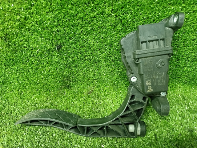 Підаль газу 4F1723523B VAG