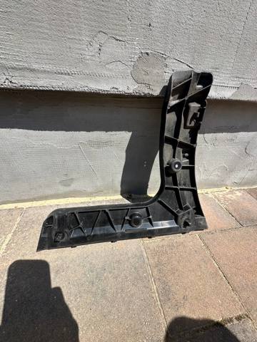 Напрямна заднього бампера, права 4G9807454E VAG
