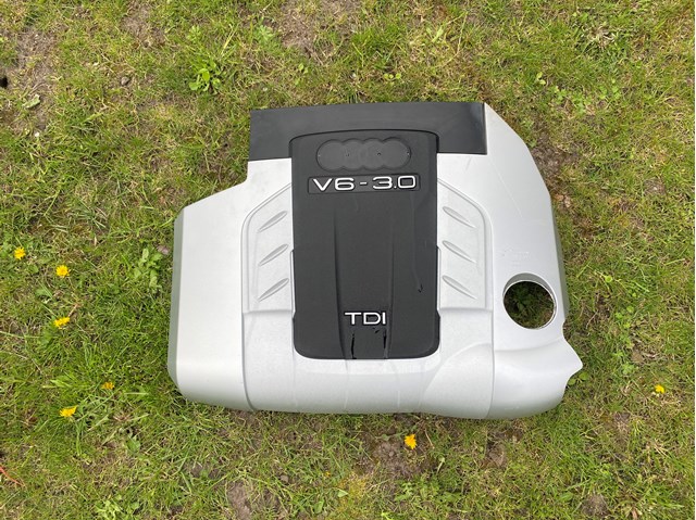 Кришка двигуна декоративна 4L0103925 VAG