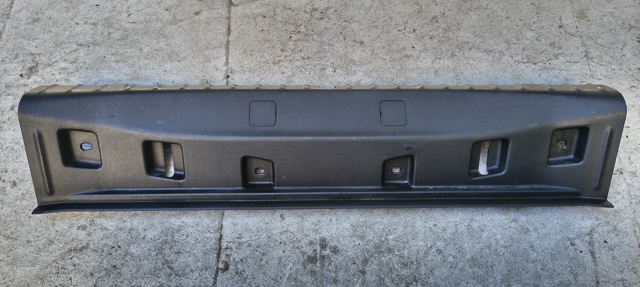 Накладка задньої панелі багажника 51477373574 BMW