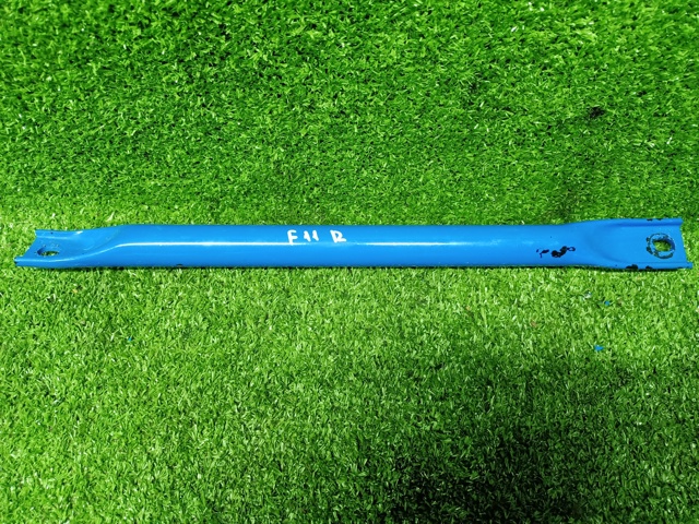 Розпірка передніх стійок підвіски, права 51717180318 BMW