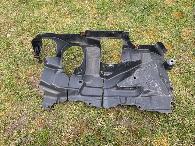 Обшивка капота 51757185169 BMW