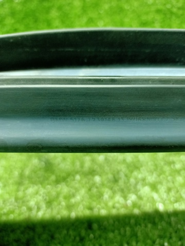 Ущільнювач під капот 51767239146 BMW