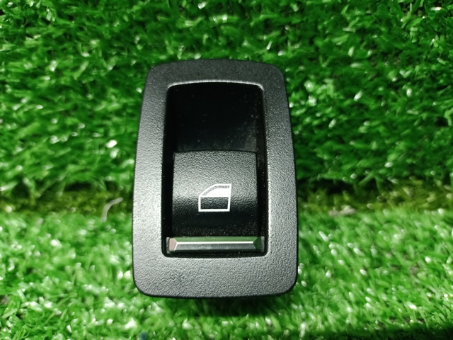 Кнопка вмикання двигуна склопідіймача задня 61319361936 BMW