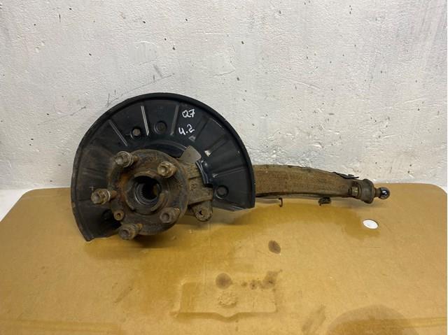 Цапфа поворотна права 7L6407258A VAG