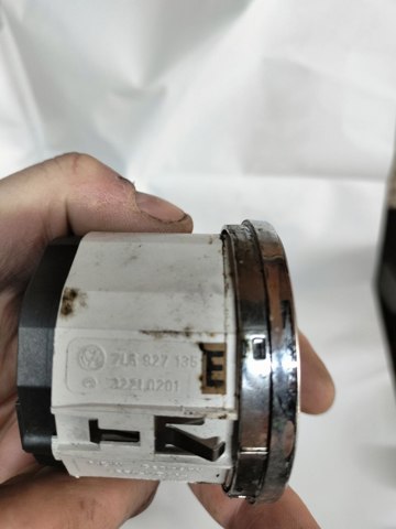 Перемикач регулювання дорожнього просвіту 7L6927135E VAG
