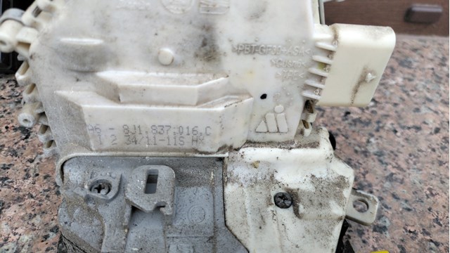 Замок передніх пасажирських дверей 8J1837016C VAG