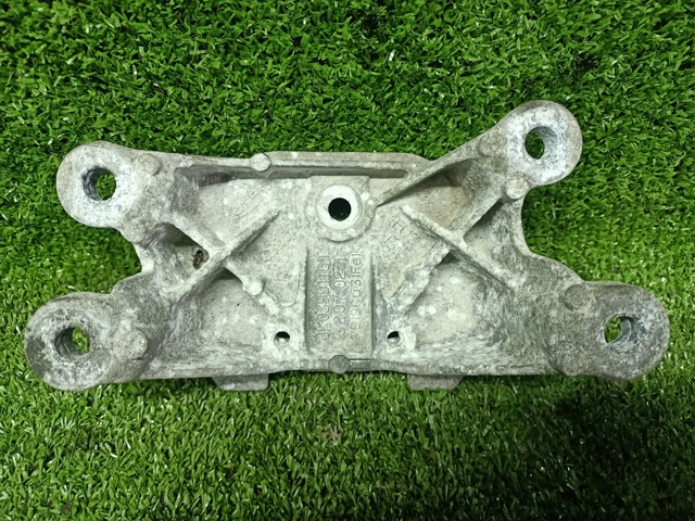 Кронштейн подушки КПП 8K0399115T VAG