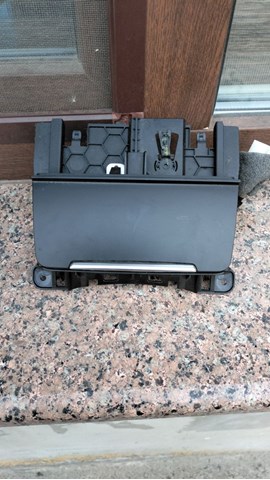 Попільничка центральної консолі 8K0857951 VAG