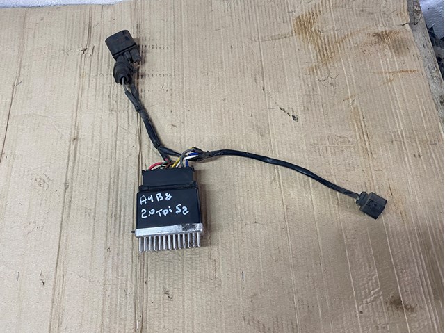 Регулятор оборотів вентилятора 8K0959501F VAG