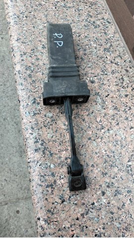 Обмежувач відкриття дверей, передній 8T8837249B VAG