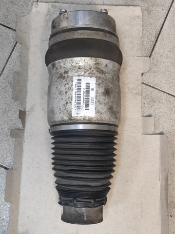Стійка передня права 7L8616040D VAG