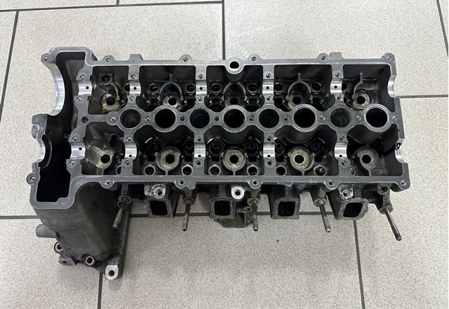 Головка блока циліндрів (ГБЦ) 11127806058 BMW