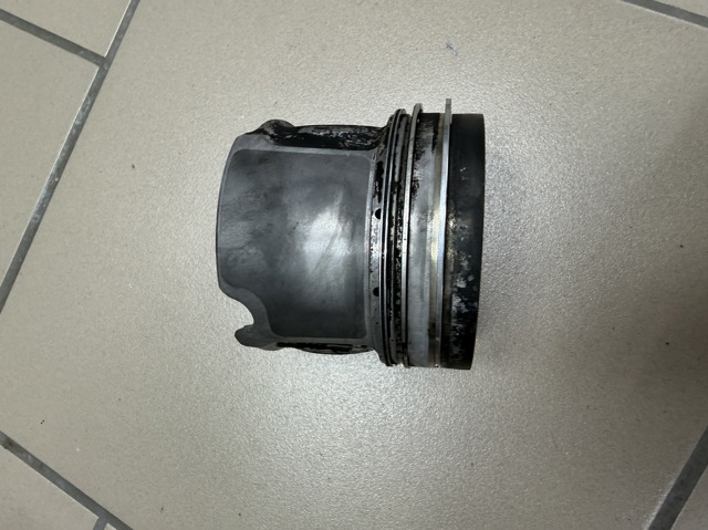 Поршень в зборі 11258571012 BMW