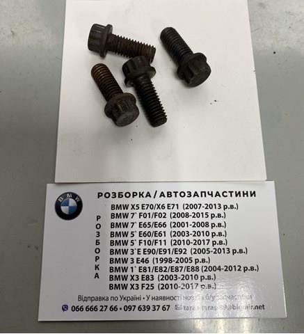 Болт (шпилька) кріплення турбіни 11657801771 BMW