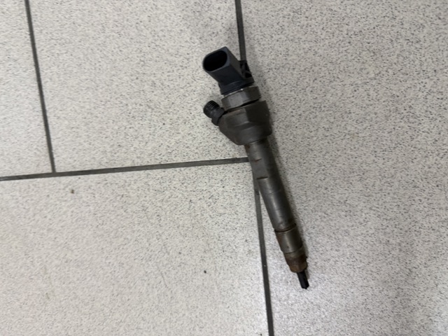 Форсунка вприску палива 13537810702 BMW