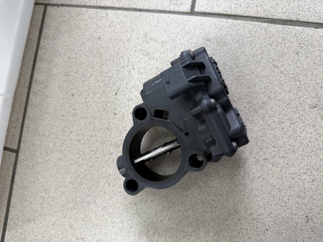 Дросільна заслінка в зборі 13548512452 BMW
