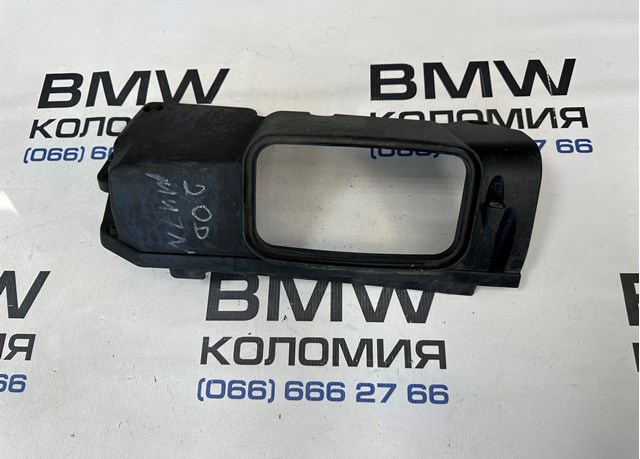 Кришка двигуна декоративна 13717787254 BMW