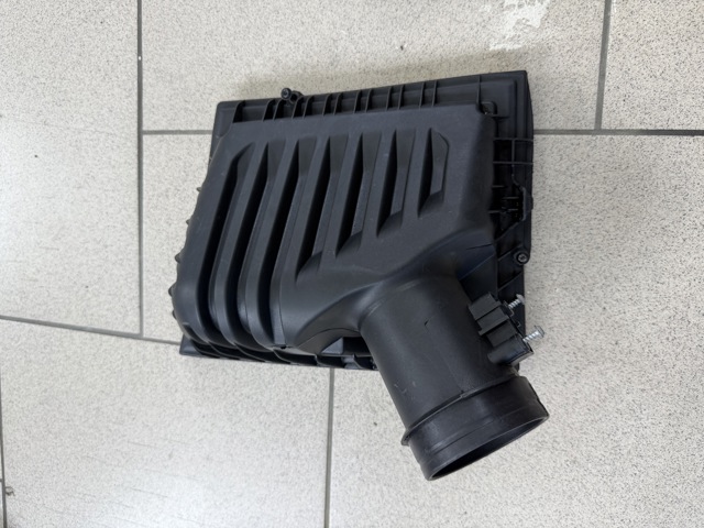 Корпус повітряного фільтра 13718655835 BMW