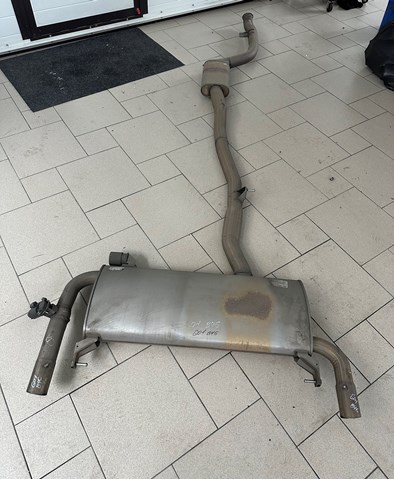 Глушник 18308693941 BMW