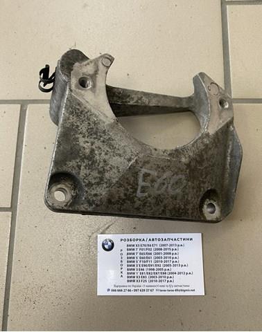 Кронштейн подушки (опори) двигуна, лівої 22116761117 BMW