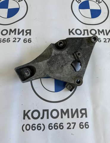 Кронштейн подушки (опори) двигуна, лівої 22116775041 BMW