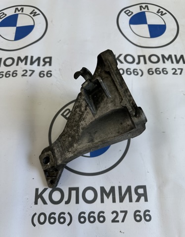 Кронштейн подушки (опори) двигуна, правої 22116781916 BMW