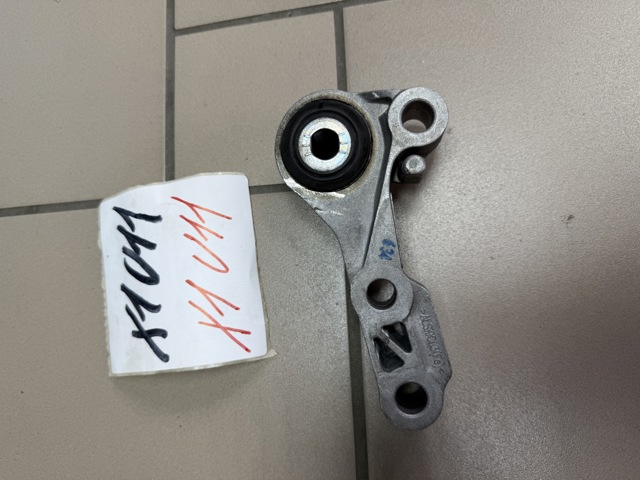 Кронштейн подушки (опори) двигуна, задньої 22119423378 BMW
