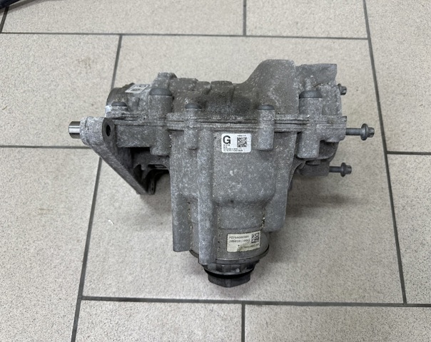 Роздавальна коробка 27107646889 BMW