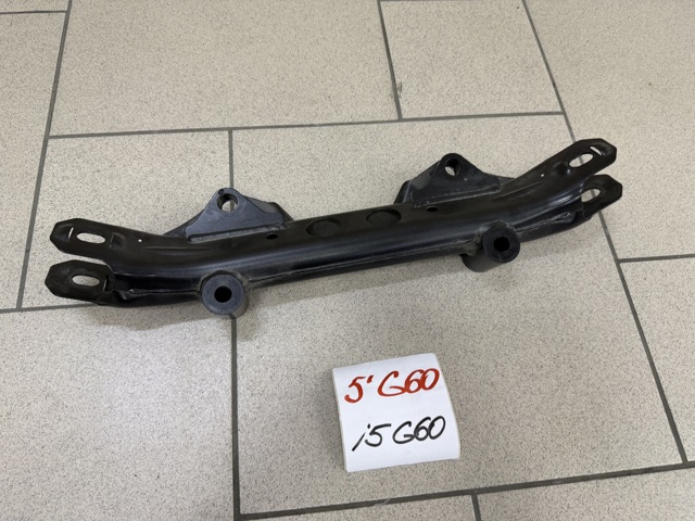 Розпірка задньої балки (підрамника) 33306889445 BMW