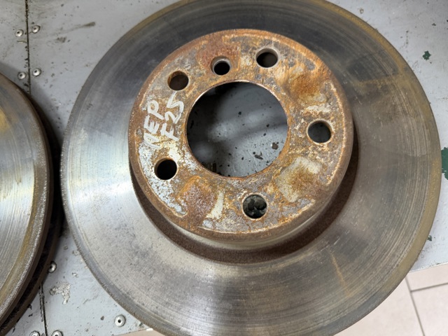 Диск гальмівний передній 34106879122 BMW