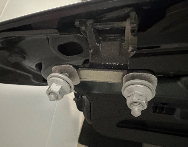 Шарнір кришки багажника 41007423842 BMW