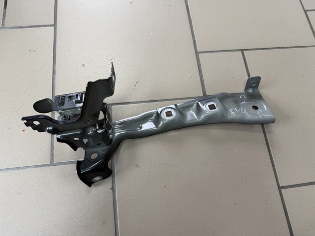 Кронштейн кріплення крила переднього правого, передній 41007450380 BMW