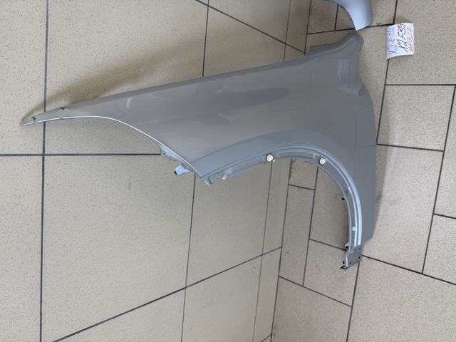 Ліве переднє крило 41007484211 BMW