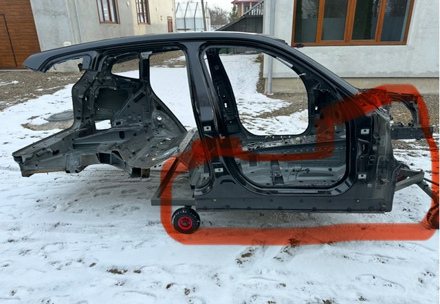 Отвір передніх правих дверей 41007494062 BMW