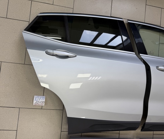 Двері пасажирські задні праві 41008491730 BMW