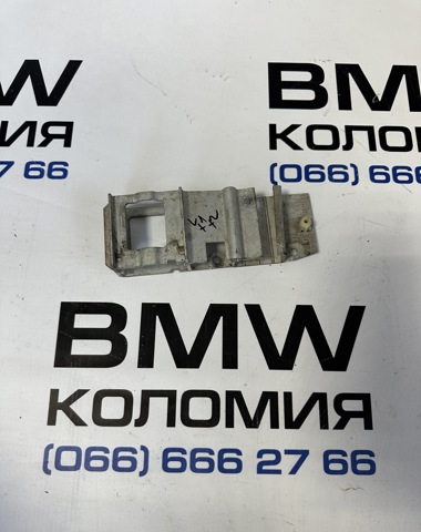 Кронштейн радіатора нижній 51117301605 BMW